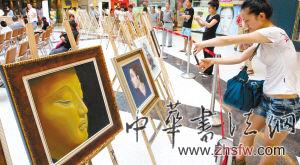 美术生没就业 作品被争相“认购”