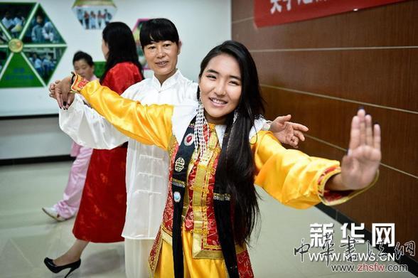 （社会）（1）蒙古国大学生感受中国传统文化