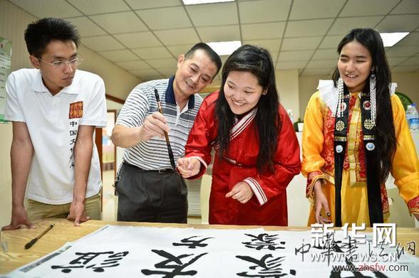 （社会）（2）蒙古国大学生感受中国传统文化