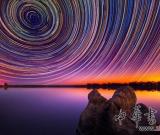 超长曝光技术拍摄夜空 照片神似梵高星夜