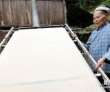 贵州瑶寨手工棉纸作坊渐有生机 组图