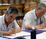 陕西师大20名教师用毛笔书写4570份录取通知书