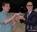 苏富比与刘益谦正式完成鸡缸杯交接