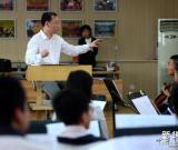 兰州：归国演奏家启动高雅艺术进校园 组图