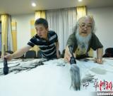 两岸艺术家共绘张家界美景 为山区孩子捐教室