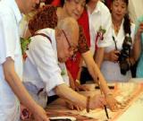 “牵手同心”迎特奥华夏书画巡展 娄师白昨开笔留墨